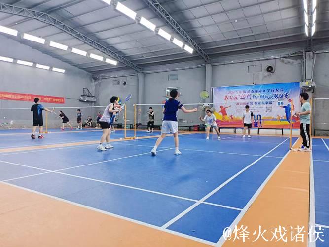 赛场上赛场下,羽球情如一家 赛场上赛场下,羽球情如一家