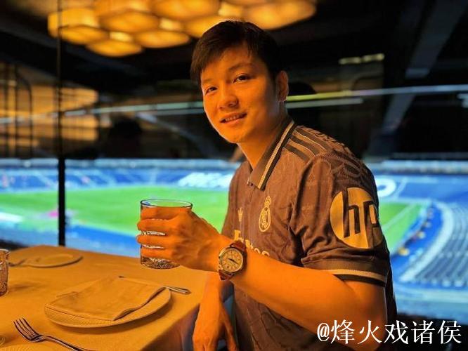 外国小球迷追星樊振东,退场合影展现暖心风范 外国小球迷追星樊振东,退场合影展现暖心风范